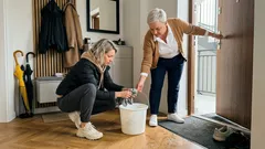 Ocet przy wejściu potrafi zdziałać dużo — ale kiedy nie zastąpi dezynfekcji?