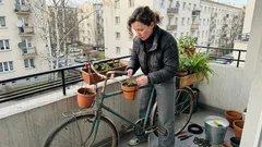 Pod żadnym pozorem nie wyrzucaj starego roweru: 2 proste metamorfozy do domu i ogrodu