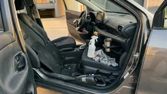 Smugi na plastikach i mokra tapicerka? Prosty plan na czyszczenie wnętrza auta z octem i mikrofibrą