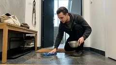 Ocet przy drzwiach wejściowych: prosty patent na świeższy przedpokój (i kiedy lepiej odpuścić)