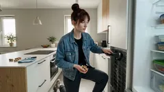 Korek od wina w lodówce: co daje ten trik i jakie 3 rzeczy naprawdę obniżają zużycie prądu